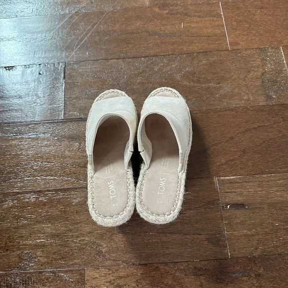 Toms-beige suede wedges-Size 8 - Picture 4 of 10